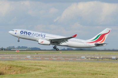 Sri Lankan Airbus A330-200 4R-ALH Oneworld livery 