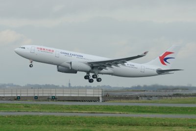 China Eastern Airbus A330-200 B-5961 New colours