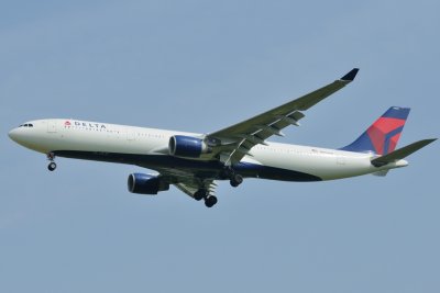 Delta Airbus A330-300 N806NW