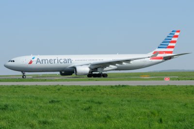 American Airbus A330-300 N272AY 