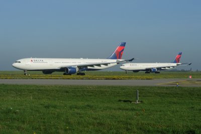 Delta Airbus A330-300 & Delta Airbus A330-300