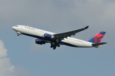 Delta Airbus A330-200 N851NW