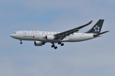 Turkish Airlines Airbus A330-200 TC-LNB  'Star Alliance'