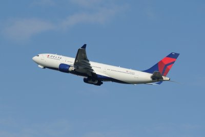 Delta Airbus A330-200 N855NW