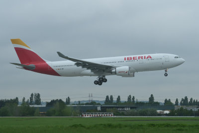 Iberia Airbus A330-200 EC-MKI