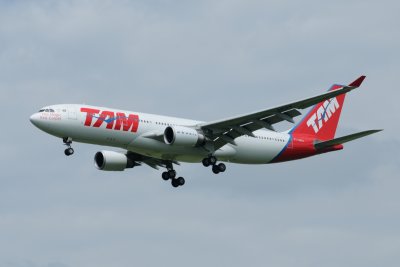 TAM Airbus A330-200 PT-MVK   