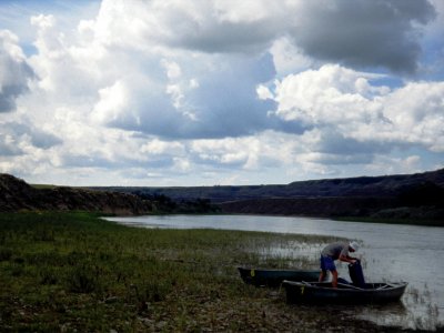 Mooring the canoes