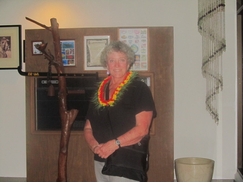 2014-02-15 02:42 given lei upon leaving resort