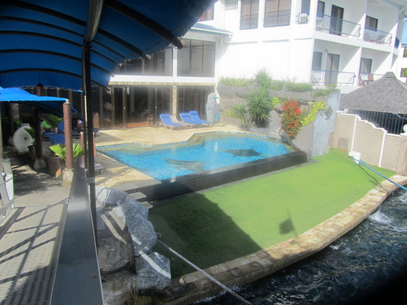 2014-02-14 16:42 pool from restaurant