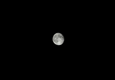 Luna con el zoom ptico de la Canon PowerShot G1x