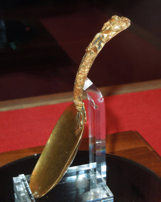 A solid gold spoon from the Atocha