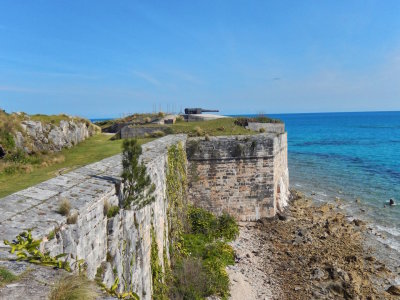 Fortifications upgraded with WWII guns