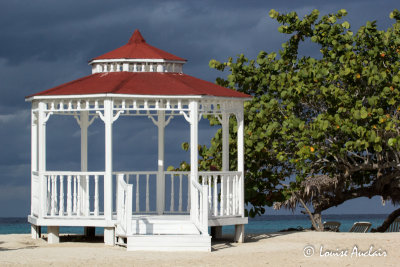Gloriette près de la passerelle de l'hôtel Costa Verde