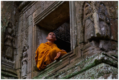 Monk in Window, Preah Pithu