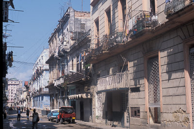 CUB 021 Havana Slum.jpg