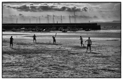 Beach Cricket, Elie Harbour - DSC_4617bw.jpg