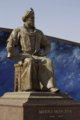 Samarkand, Ulugbek Statue