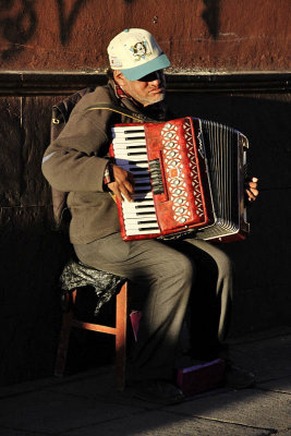 Potos, street musician