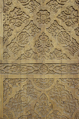 Samarkand, door at Bibi-Khanym Mosque