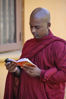 Kandy, at Poya Malu Vihara