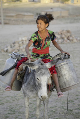 Girl of a mountain village between Sakhrisabz and Samarkand