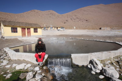 Reserva Eduardo Avaroa, hot springs at Laguna Polques shore