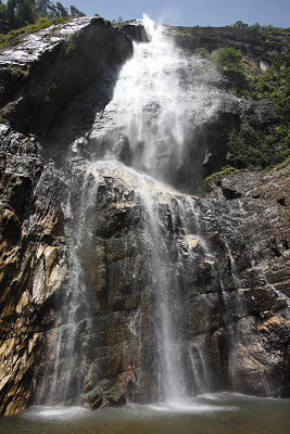 Diyaluma Falls