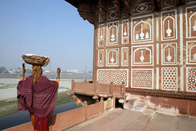 Agra, Itmad-Ud-Daulah's Tomb