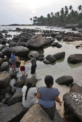 Dondra Lighthouse beach