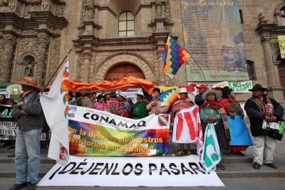 La Paz, demonstration at the Cathedral Square