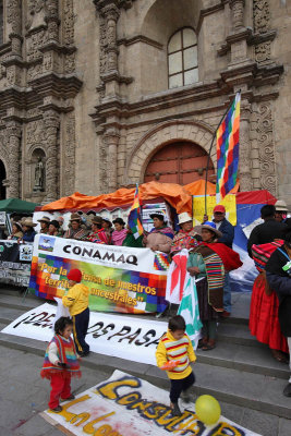 La Paz, demonstration at the Cathedral Square