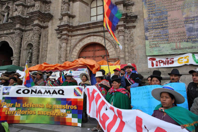 La Paz, demonstration at the Cathedral Square