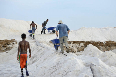 Lake Afdera salt collection, giving a hand...