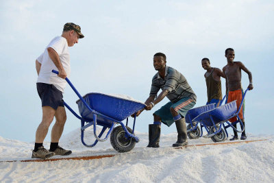 Lake Afdera salt collection, giving a hand...
