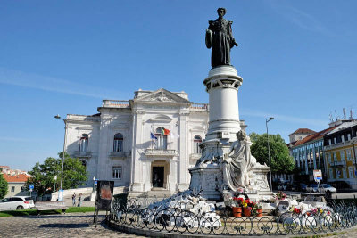Campo Santana, Statue of Dr. Sousa Martins
