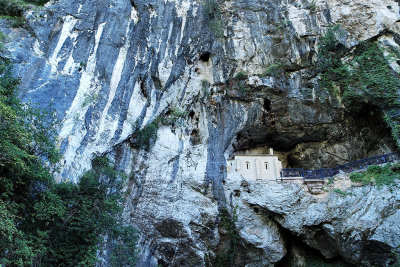 Ermita en la Santa Cueva