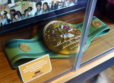 Sugar Ray Leonard's WBC Title Belt Given to Nelson Mandela