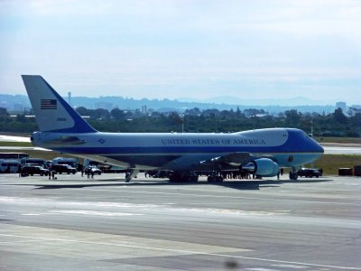 President Obama arrives in Cape Town