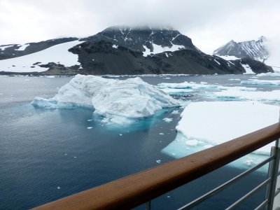 Dodging Icebergs in the Antarctic Sound