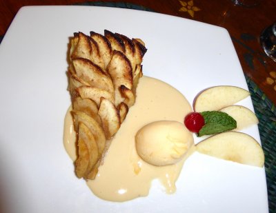 Interesting Apple Pie with Mango Ice Cream