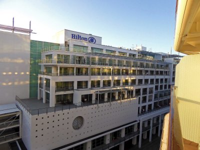 The Auckland Hilton is immediately adjacent to Cruise Ships