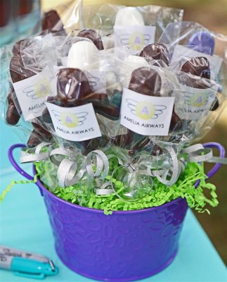 Chocolate favor pops