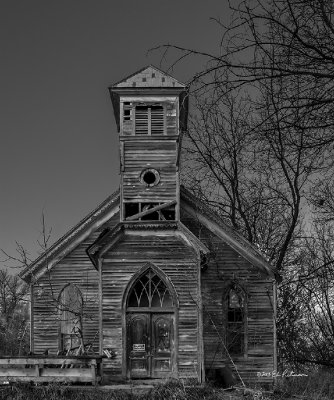 This church has seen better days.  History of the church can be found at http://iagenweb.org/fremont/churches/KnoxChur2.htm 
An image may be purchased at http://edward-peterson.artistwebsites.com/featured/1-better-days-edward-peterson.html