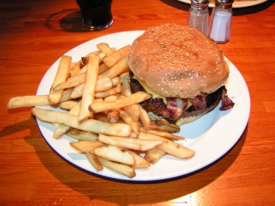 AAHHH...the burger from above.

What do you want to bet there wasnt a thing left on that plate when I was done?