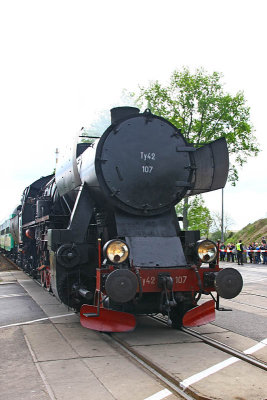 Train with Locomotive Ty42 107