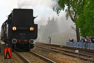 Locomotive Ol49-59 is going back to the station