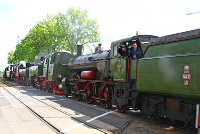 Four locomotives is going back to the station