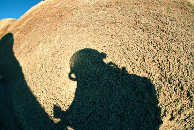 L'artiste et son ombre au canyon Lzard - MDRS  Antonio DE MORAIS  2014.jpeg