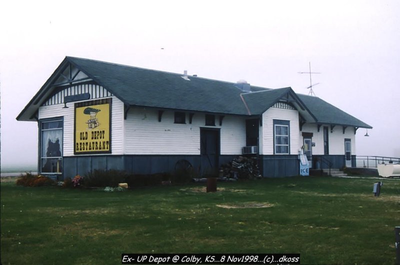 Ex-Colby KS depot 001.jpg