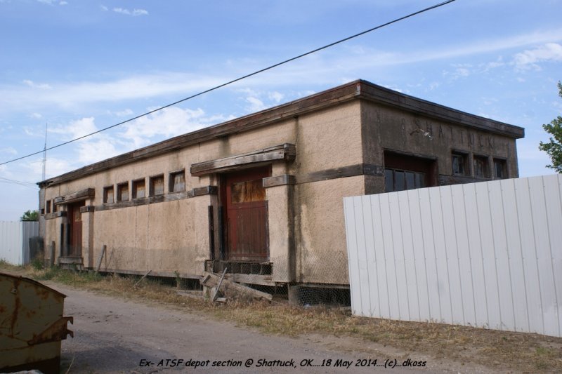 Ex-ATSF depot  Shattuck OK 002.jpg
